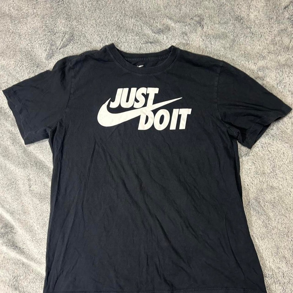 Nike "Just Do It" Graphic T-Shirt Size Large